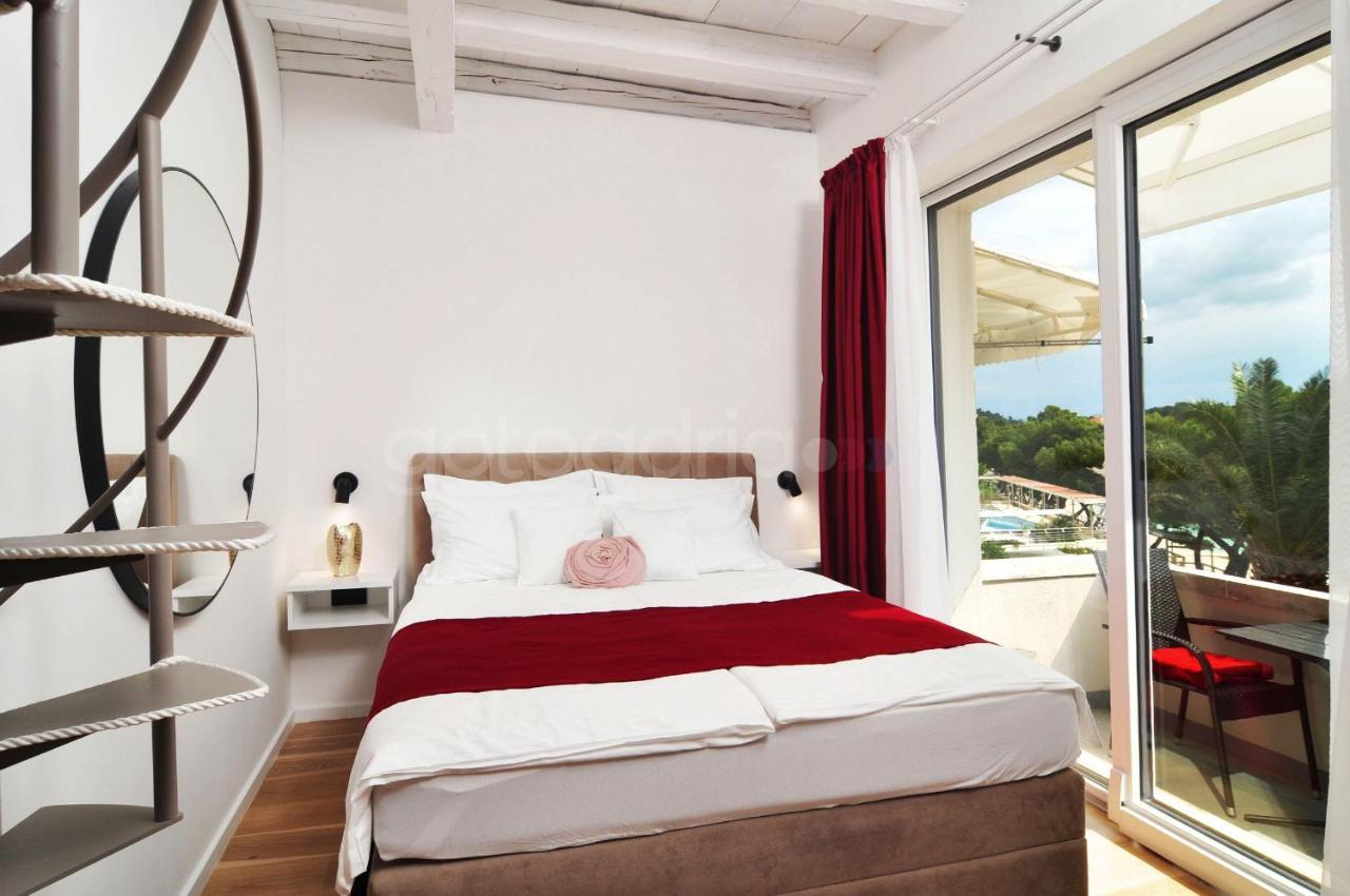Beachfront Deluxe B&B Makarska Exterior photo