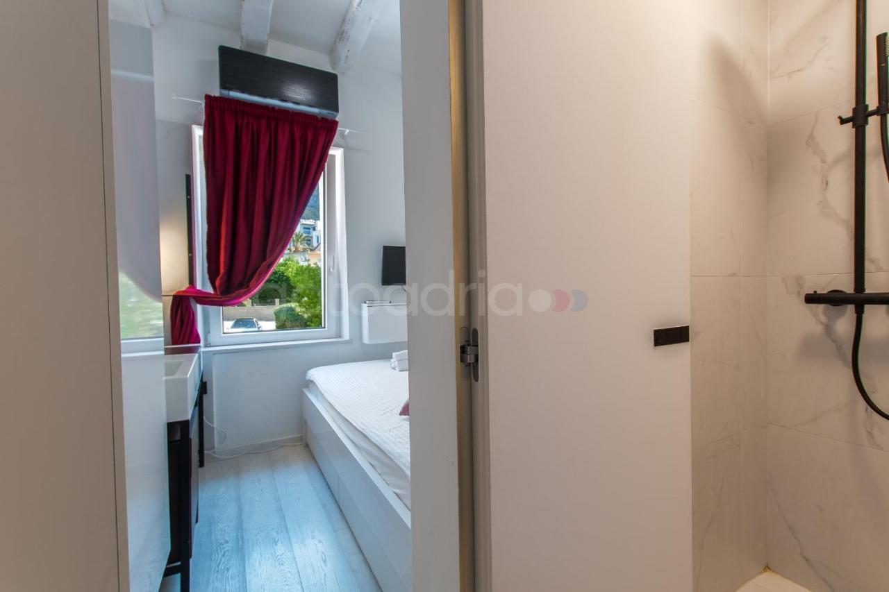 Beachfront Deluxe B&B Makarska Exterior photo