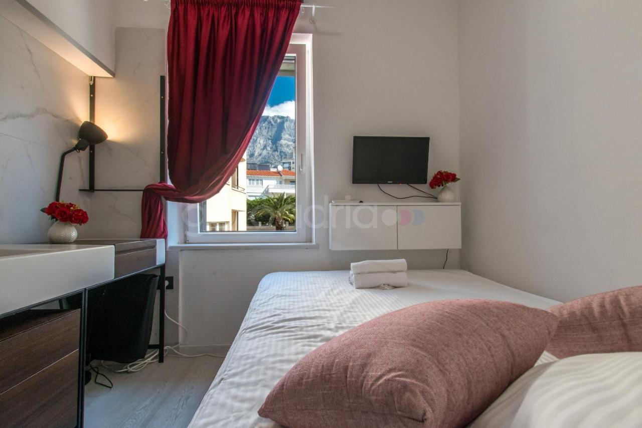 Beachfront Deluxe B&B Makarska Exterior photo