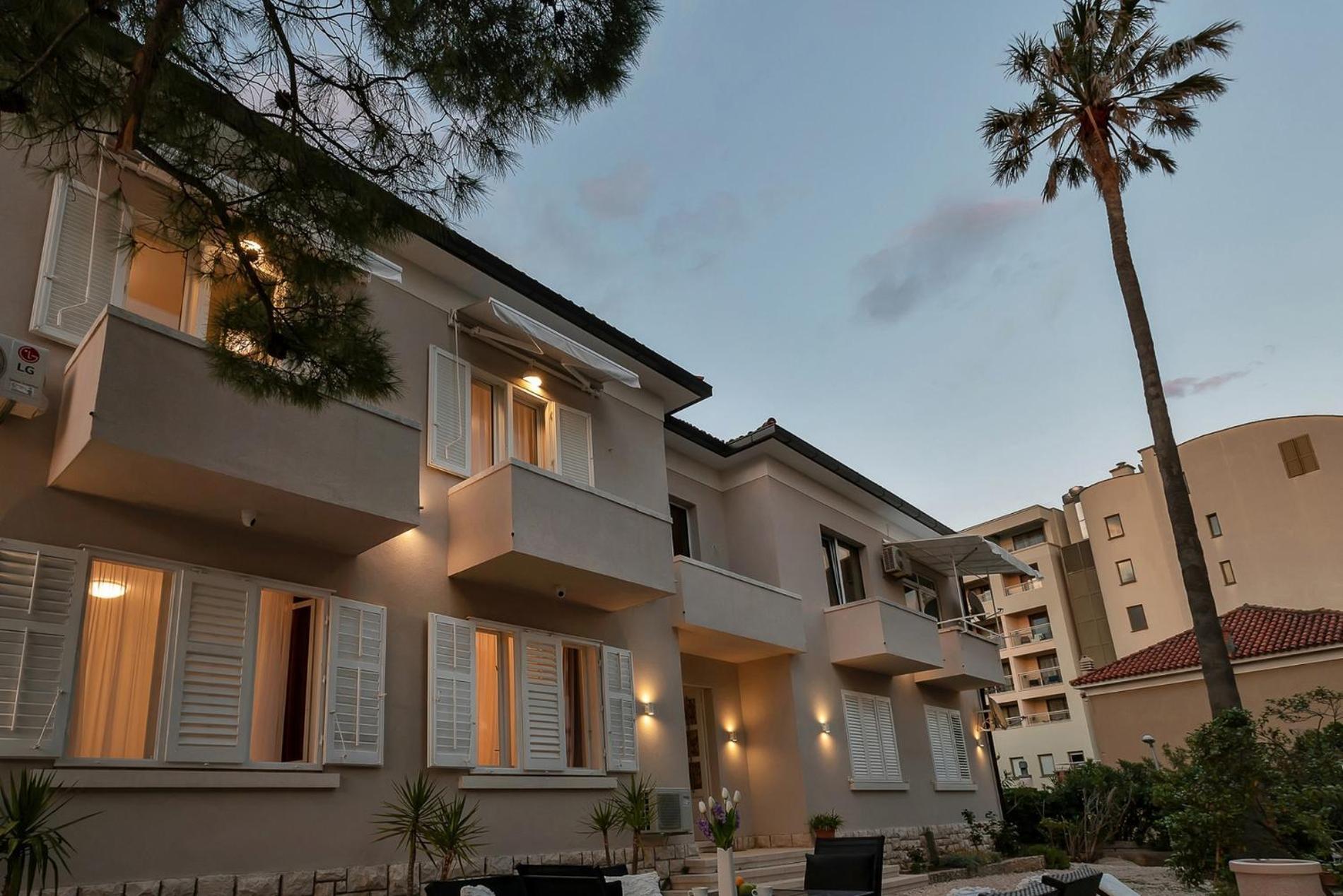 Beachfront Deluxe B&B Makarska Exterior photo
